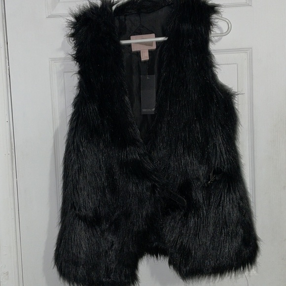 2/$30- Two faux fur vests bundle BNWT - Picture 6 of 6